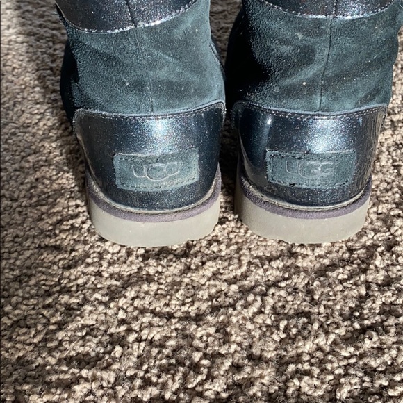 *SOLD UGG Side Zip Fur Trim Ankle Boot - Picture 6 of 7